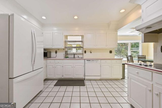 85 Shadow Lake Drive SW, Lilburn, GA 30047
