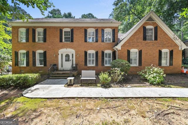 85 Shadow Lake Drive SW, Lilburn, GA 30047