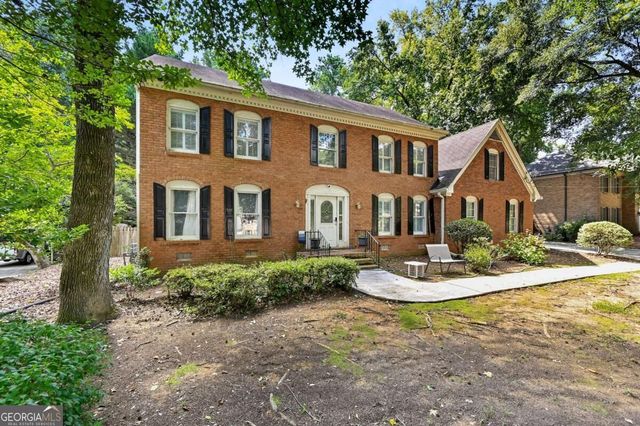 85 Shadow Lake Drive SW, Lilburn, GA 30047