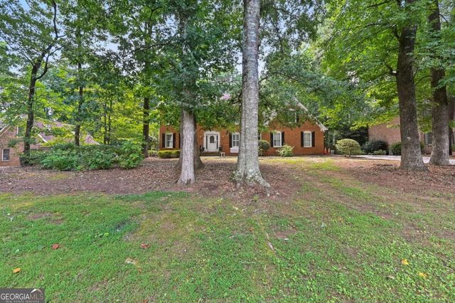 85 Shadow Lake Drive SW, Lilburn, GA 30047