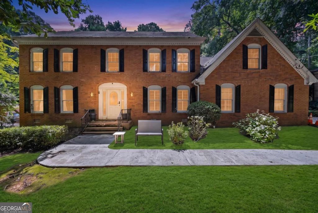 85 Shadow Lake Drive SW, Lilburn, GA 30047