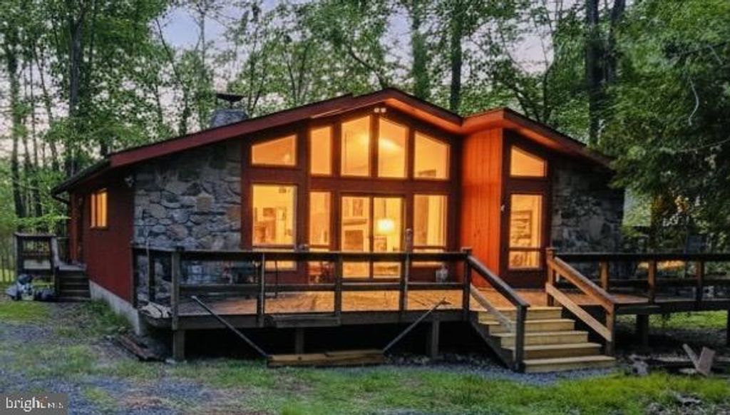 149 LIVINGSTON LN, Gouldsboro, PA 18424