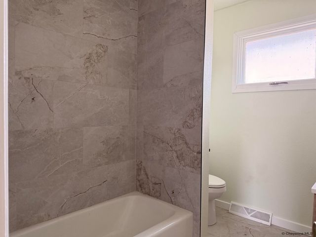 1601 COLUMBINE CT, Cheyenne, WY 82001