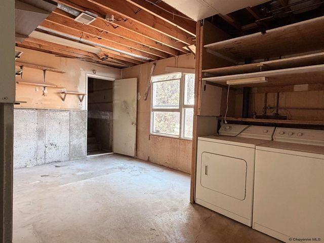 1601 COLUMBINE CT, Cheyenne, WY 82001