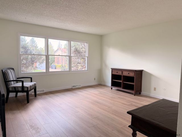 1601 COLUMBINE CT, Cheyenne, WY 82001