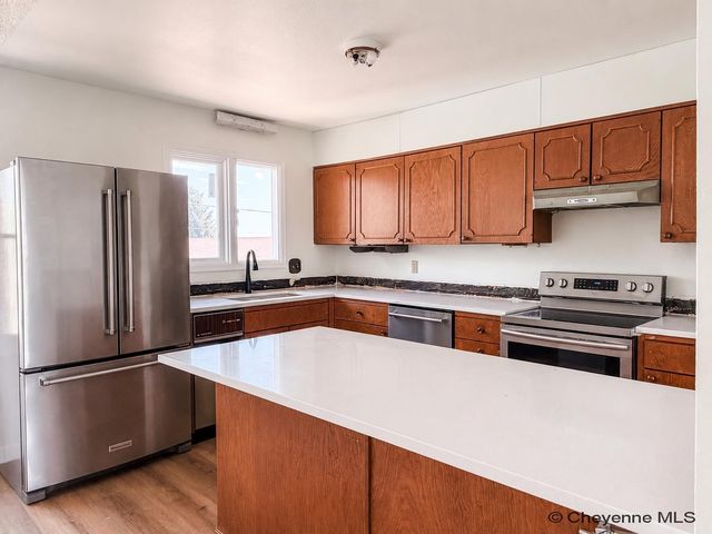 1601 COLUMBINE CT, Cheyenne, WY 82001