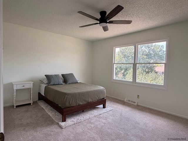 1601 COLUMBINE CT, Cheyenne, WY 82001