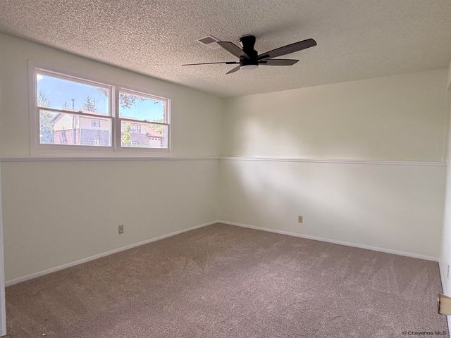 1601 COLUMBINE CT, Cheyenne, WY 82001