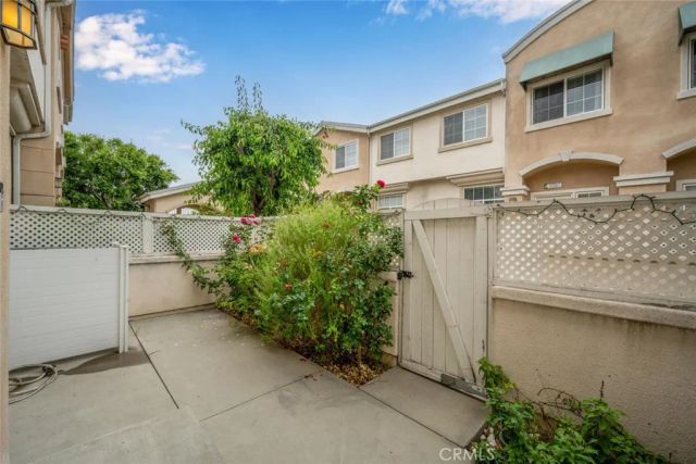 5740 S Glennie Lane C, Los Angeles, CA 90016