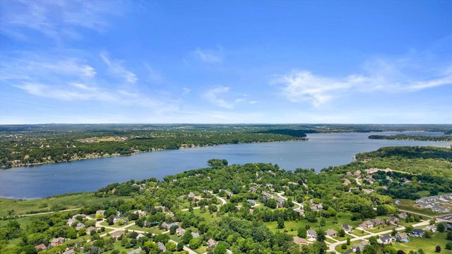N14W30046 High Ridge ROAD, Pewaukee, WI 53072