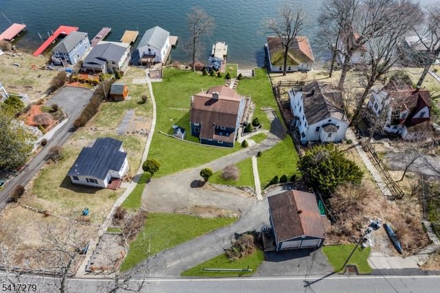 301 Lakeside Blvd, Hopatcong Boro, NJ 07843