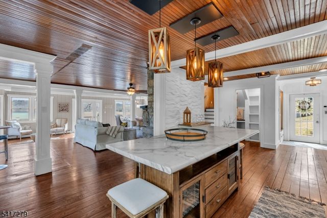 301 Lakeside Blvd, Hopatcong Boro, NJ 07843