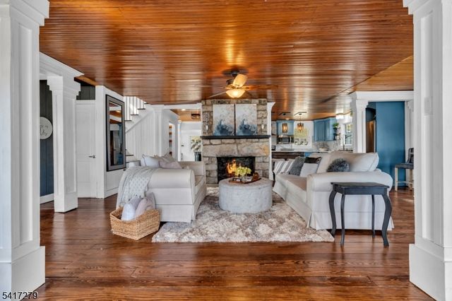 301 Lakeside Blvd, Hopatcong Boro, NJ 07843