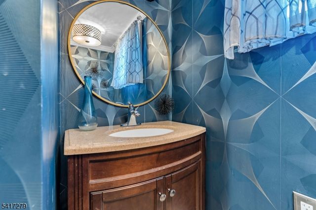 301 Lakeside Blvd, Hopatcong Boro, NJ 07843