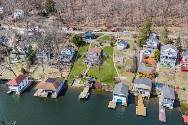301 Lakeside Blvd, Hopatcong Boro, NJ 07843