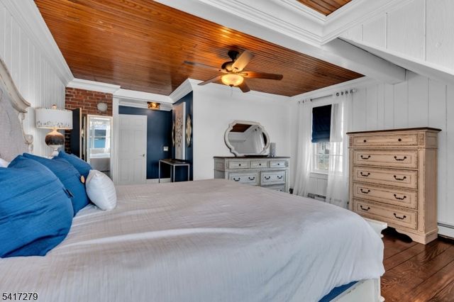 301 Lakeside Blvd, Hopatcong Boro, NJ 07843