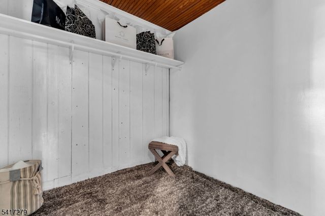 301 Lakeside Blvd, Hopatcong Boro, NJ 07843