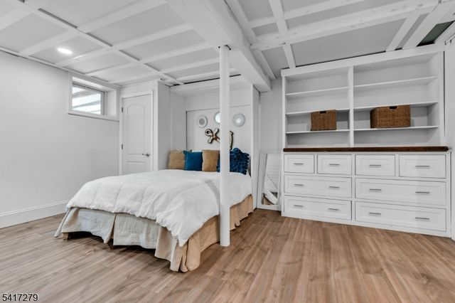 301 Lakeside Blvd, Hopatcong Boro, NJ 07843