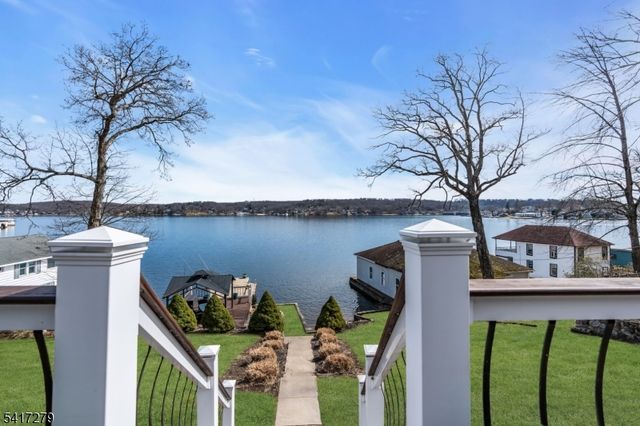 301 Lakeside Blvd, Hopatcong Boro, NJ 07843