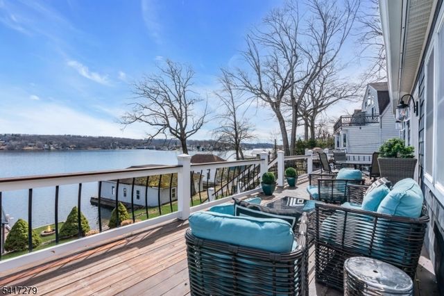 301 Lakeside Blvd, Hopatcong Boro, NJ 07843