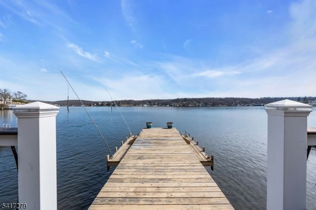 301 Lakeside Blvd, Hopatcong Boro, NJ 07843