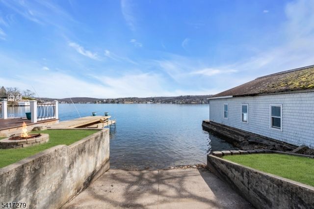 301 Lakeside Blvd, Hopatcong Boro, NJ 07843