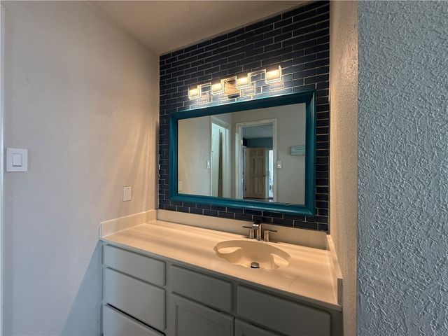 15310 Yardarm Ct, Corpus Christi, TX 78418