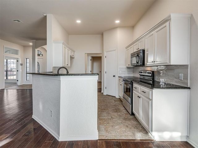 2304 SE 5th Street, Moore, OK 73160