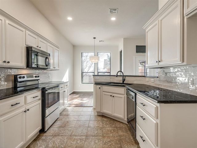 2304 SE 5th Street, Moore, OK 73160