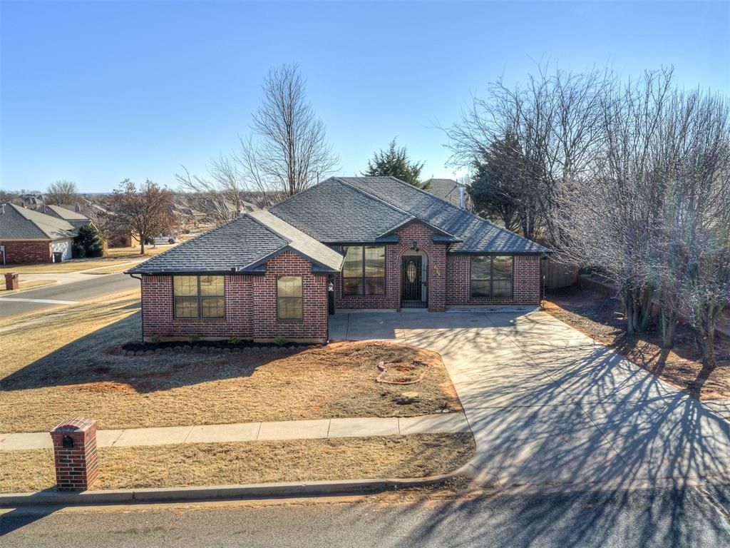 2304 SE 5th Street, Moore, OK 73160