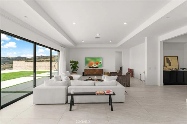12525 N Silver Spur, Porter Ranch, CA 91326