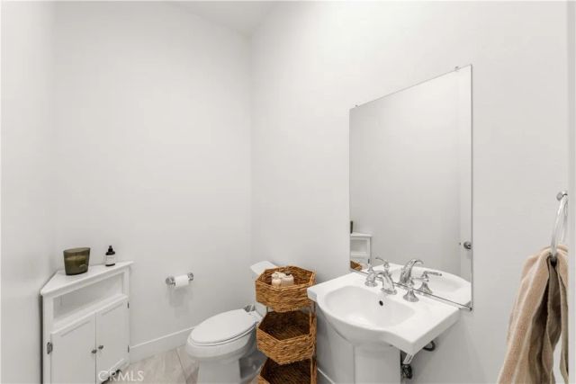 12525 N Silver Spur, Porter Ranch, CA 91326