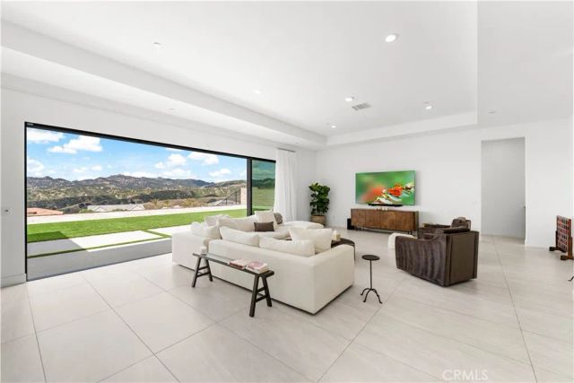 12525 N Silver Spur, Porter Ranch, CA 91326