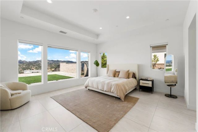 12525 N Silver Spur, Porter Ranch, CA 91326