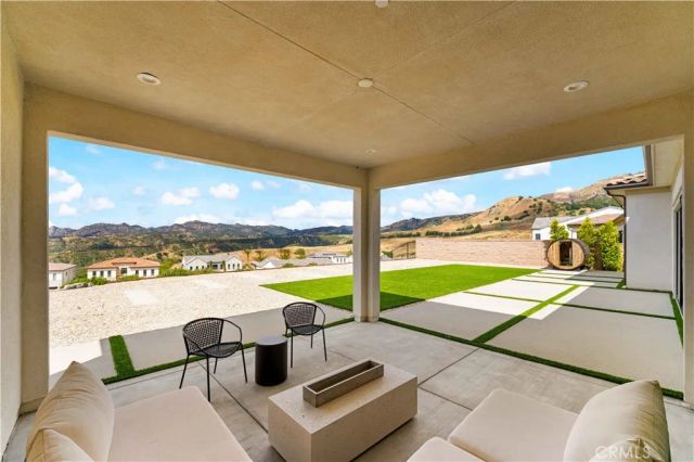 12525 N Silver Spur, Porter Ranch, CA 91326