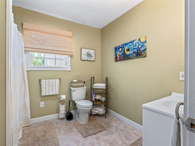 511 E MIRROR LAKE DRIVE, Fruitland Park, FL 34731