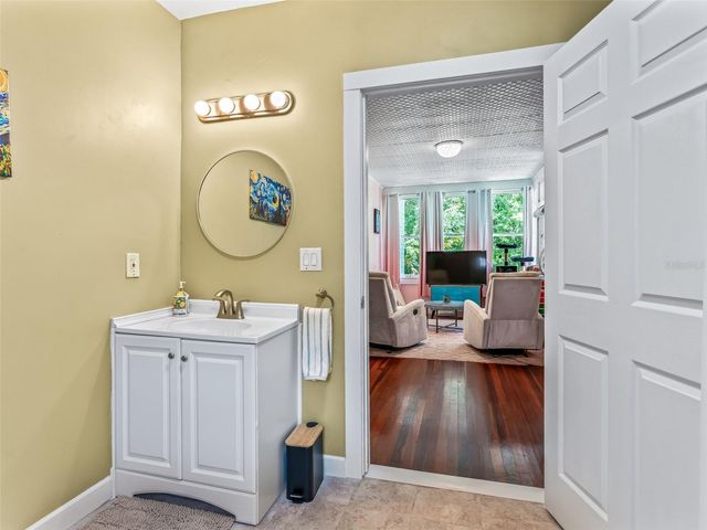 511 E MIRROR LAKE DRIVE, Fruitland Park, FL 34731