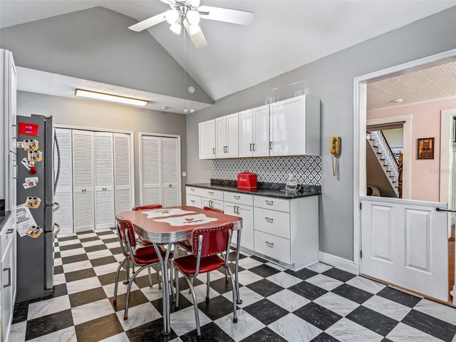 511 E MIRROR LAKE DRIVE, Fruitland Park, FL 34731