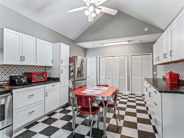 511 E MIRROR LAKE DRIVE, Fruitland Park, FL 34731