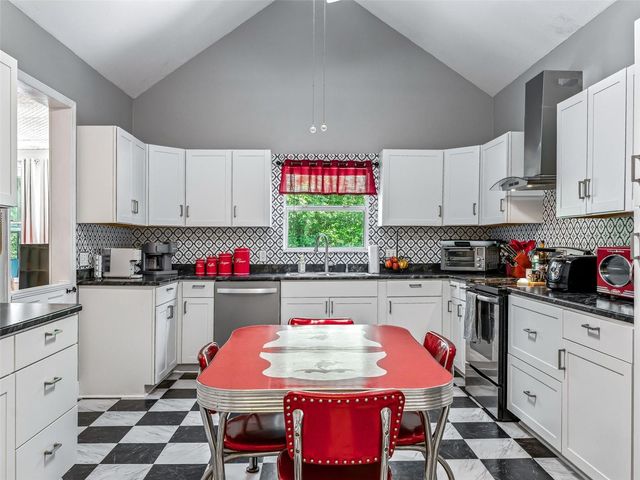 511 E MIRROR LAKE DRIVE, Fruitland Park, FL 34731