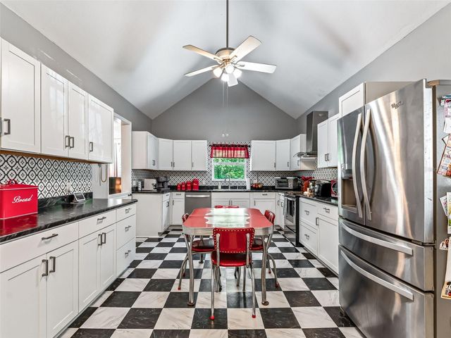 511 E MIRROR LAKE DRIVE, Fruitland Park, FL 34731