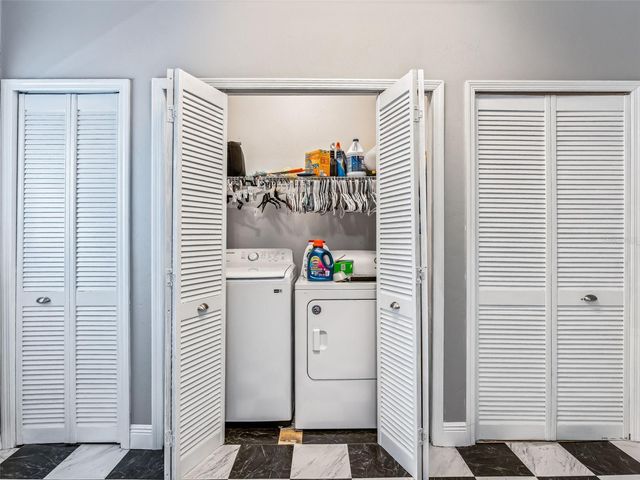 511 E MIRROR LAKE DRIVE, Fruitland Park, FL 34731
