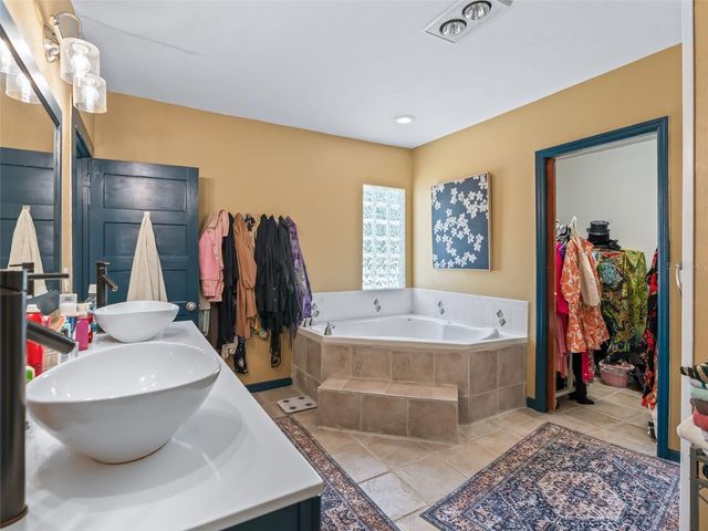 511 E MIRROR LAKE DRIVE, Fruitland Park, FL 34731