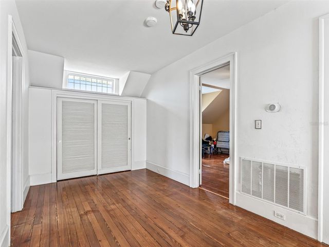 511 E MIRROR LAKE DRIVE, Fruitland Park, FL 34731