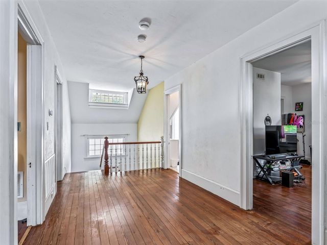 511 E MIRROR LAKE DRIVE, Fruitland Park, FL 34731