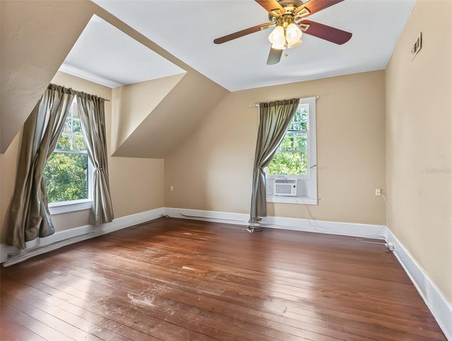 511 E MIRROR LAKE DRIVE, Fruitland Park, FL 34731