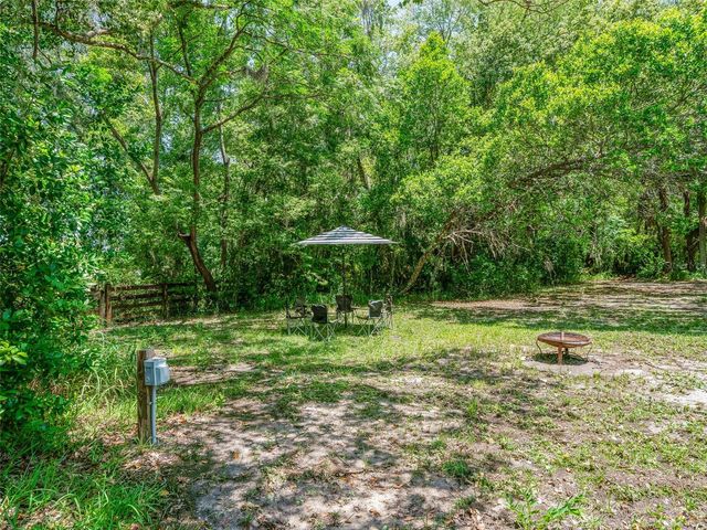 511 E MIRROR LAKE DRIVE, Fruitland Park, FL 34731