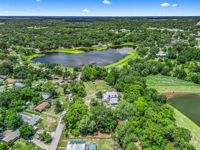 511 E MIRROR LAKE DRIVE, Fruitland Park, FL 34731