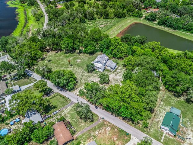 511 E MIRROR LAKE DRIVE, Fruitland Park, FL 34731