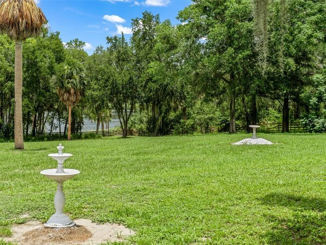 511 E MIRROR LAKE DRIVE, Fruitland Park, FL 34731